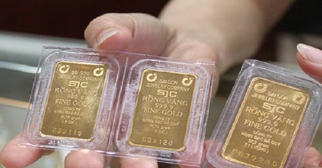 Giá vàng đảo chiều đi xuống, chênh lệch giữa vàng trong nước và thế giới nới rộng lên 2,8 triệu đồng/lượng